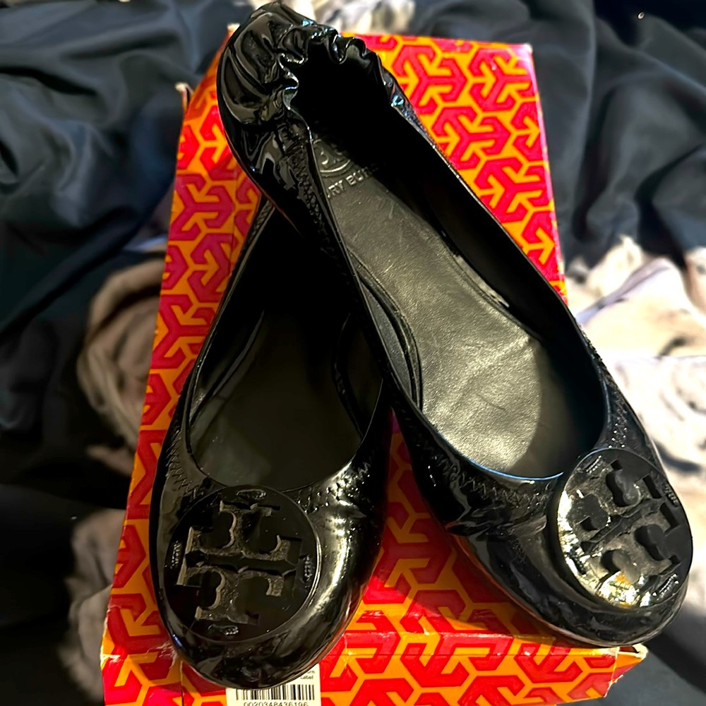 100% authentic Tory Burch Reva patent leather flats size 7.5